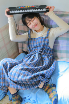男人把女人强吻扒衣服